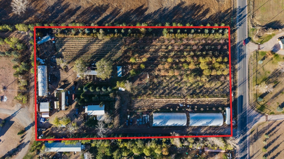4.32 acre, 3bed 1bath home, 3 greenhouses, animal pens