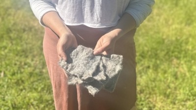 Making raw wool scrubbies